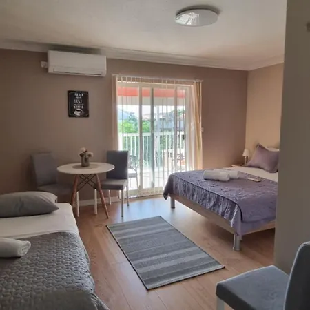 Strkalj Pensión 4*
